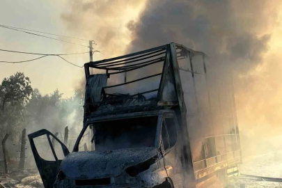 Seyir halindeki kamyonet alevlere teslim oldu
