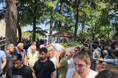 Aynı motosiklette can veren anne-baba gözyaşlarıyla uğurlandı
