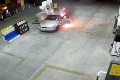 Yakıt almaya geldi, aracı alev topuna döndü
