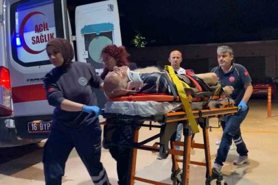 Devrilen traktörün sürücüsü ağır yaralandı
