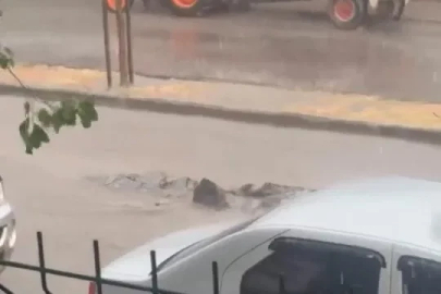 Karacabey’de şiddetli yağmur yolları göle çevirdi
