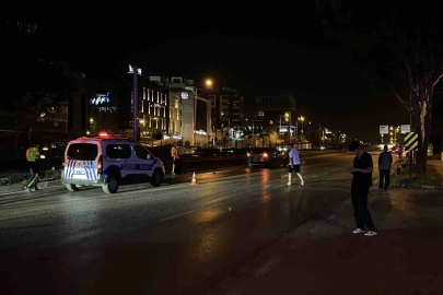 Karşıdan karşıya geçen yaşlı adama otomobil çarptı
