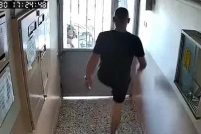 Kurye apartman kapısını tekmeleyerek açtı
