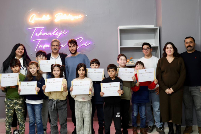 Gemlik Belediyesi Teknoloji ve Tasarım Evi Mezunlarını Verdi