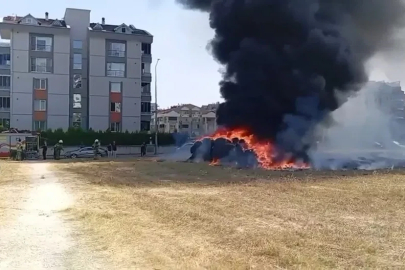 Yanan halı saha malzemeleri, site sakinlerine korku dolu anlar yaşattı
