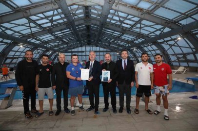 Başkan Taban İnegöl Belediyespor’un yüzme sporcularıyla buluştu
